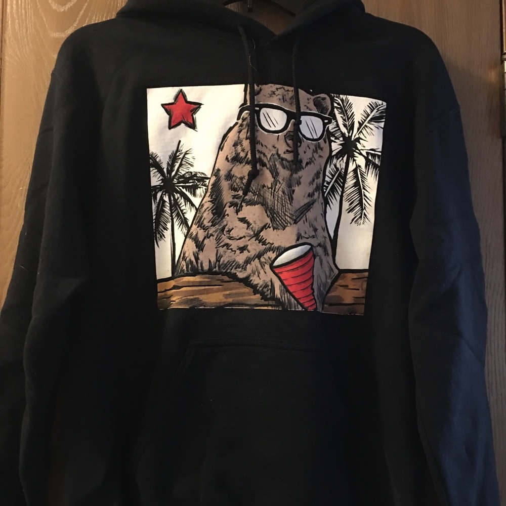 California style black hoodie
